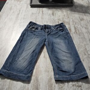 Maurices Cropped Blue Jeans